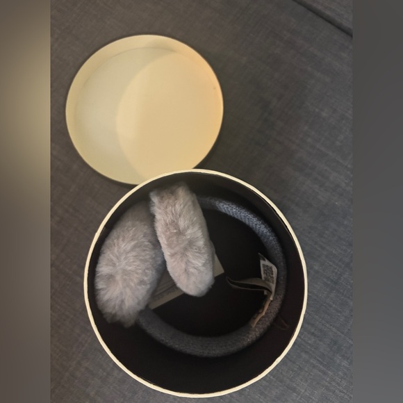 UGG gray wired earmuffs - Picture 3 of 8